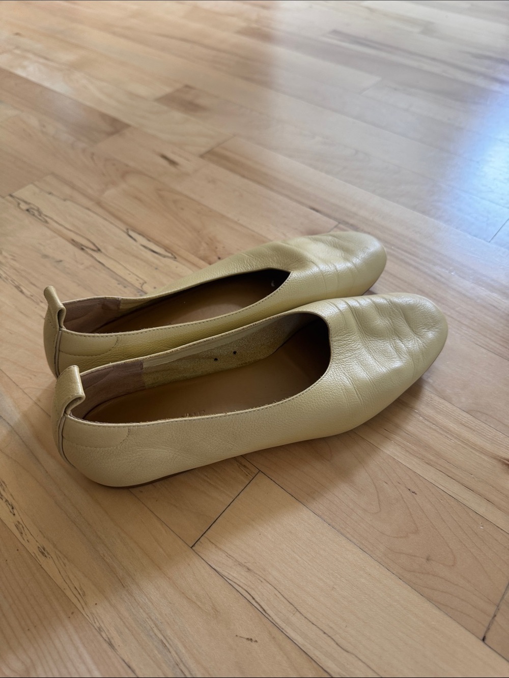 Everlane Day Glove Flat in Lemon Yellow 7 - Picture 3 of 5